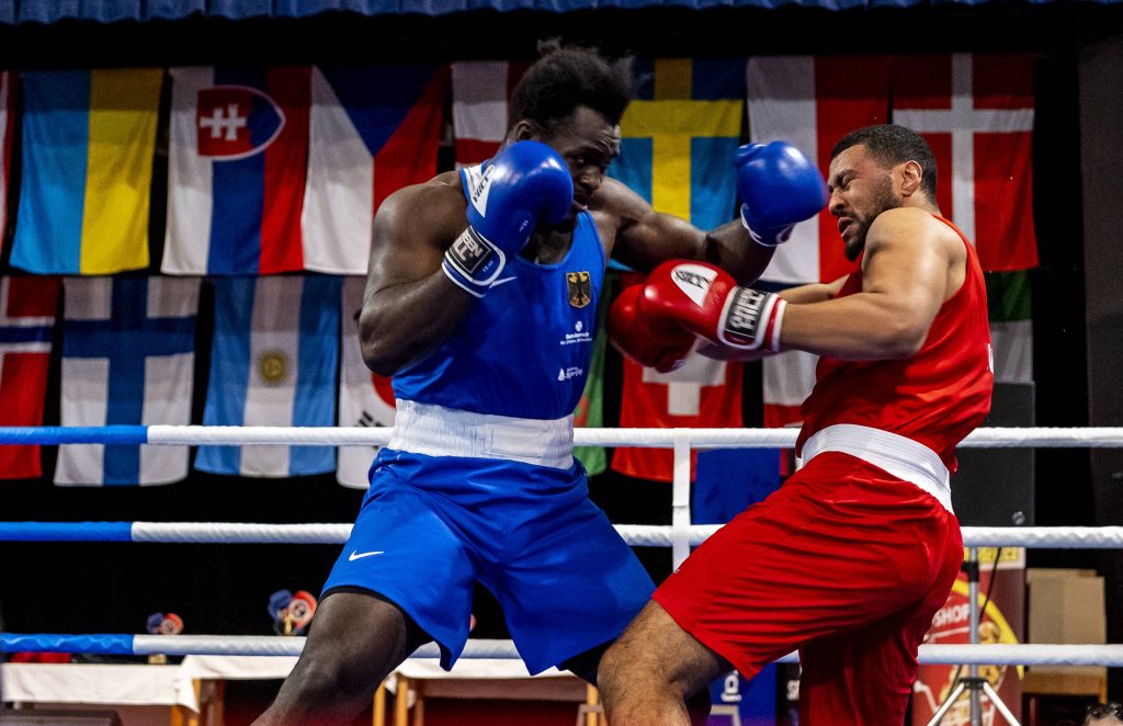 Der Deutsche Box-Verband (DBV), hier Superschwergewichtler Nevie Tiafack (l.), ist dem neuen Box-Weltverband World Boxing beigetreten. (Foto: IMAGO/CTK Photo)
