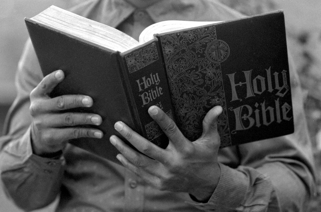 George Foreman liest die Bibel und wird Prediger in  der „Church of the Lord Jesus Christ“. (Foto: Getty Images)