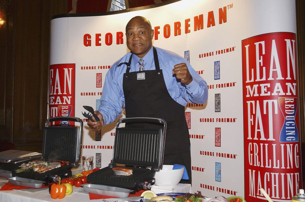 Die „George Foreman Lean Mean Fat-Reducing Grilling Machine“ macht den Boxer zum Multimillionär. (Foto: Getty Images)