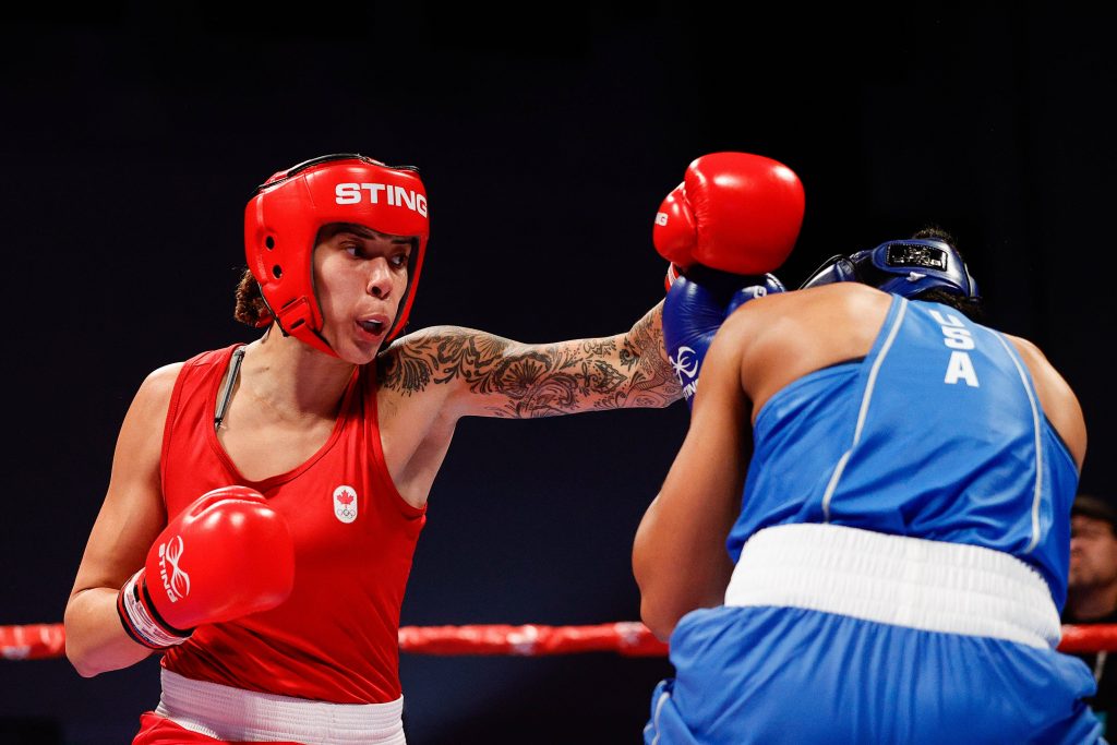 Tammara Thibeault (l., rot), hier beim USA Boxing International Invitational am 19. April 2024 in Pueblo, Colorado, USA, ist der Athletenkommission von World Boxing beigetreten. (Foto: IMAGO / USA TODAY Network).