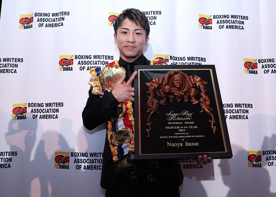 Undisputed Super-Bantam-Champion Naoya Inoue erhielt in New York den „Sugar Ray Robinson Award“ als Kämpfer des Jahres 2023 der the Boxing Writers Association of America. (Foto: bwaa.org)